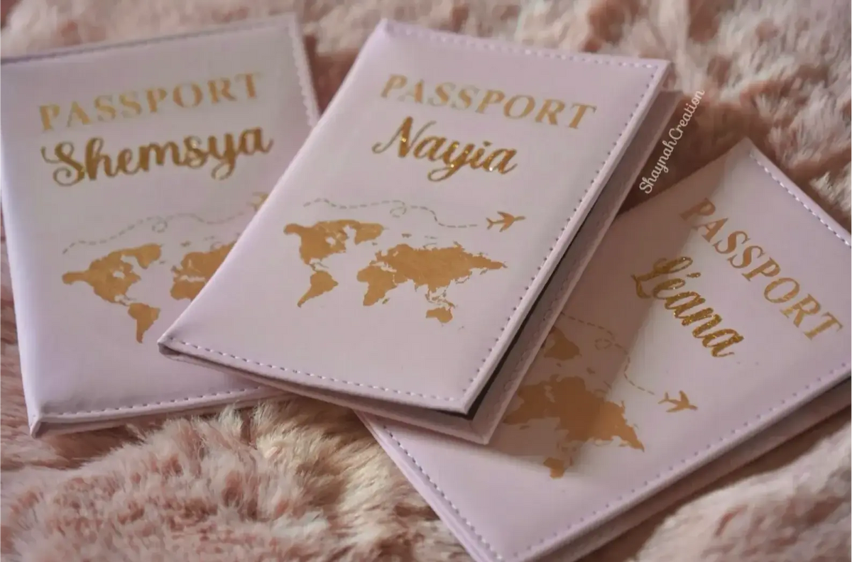 Protège passeport personnalisé.